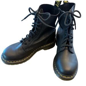 Dr. Martens1460 Pascal 8 Eye Boots in Virginia Leather Size 7L/6M